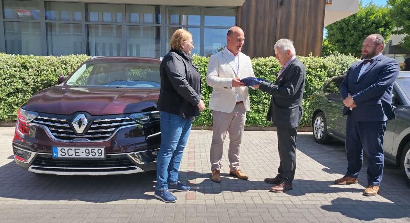 Gépjárművet ajándékoztak a testvérvárosnak