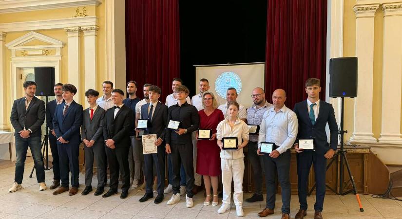 Jutalmazták Komárom város 2025-ös évi legjobb sportolóit