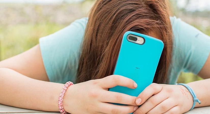 A telefonok iskolai betiltásának nincs jelentős hatása a gyerekek képernyőidejére?
