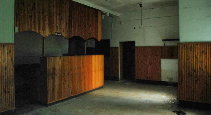 Rejtély az út mellett: elhagyatottan áll a bisztró – Galéria!