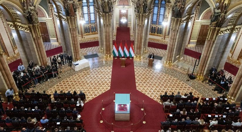 Történelmi előrelépés: 54 női képviselő kezdte meg munkáját a parlamentben