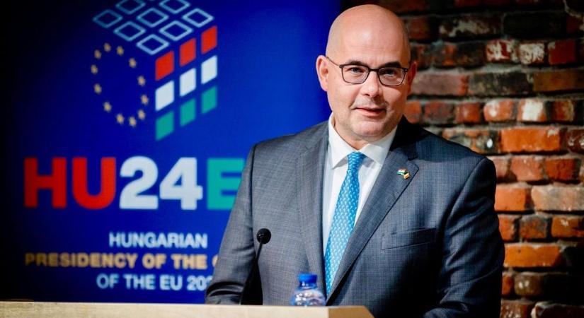 Váratlanul lemondott a brüsszeli magyar nagykövet