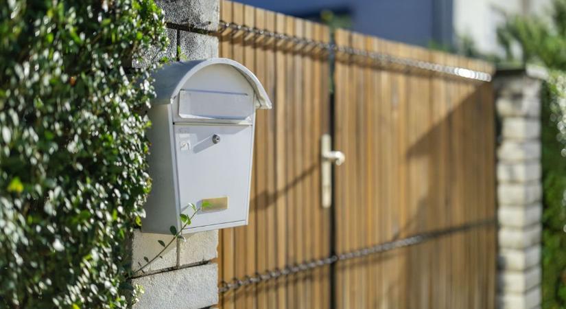 Titokzatos eszköz került egy újszegedi postaládába, a helyiek már egymást figyelmeztetik