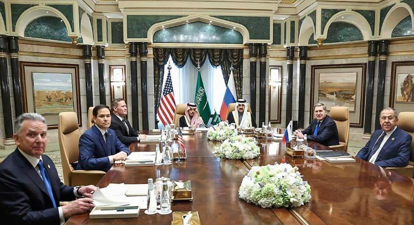 Telefonon tárgyalt az orosz és az amerikai külügyminiszter