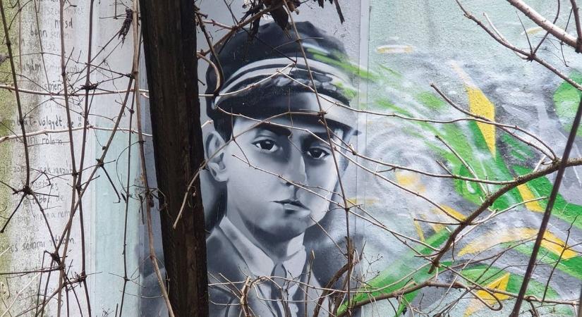 Kísértetek nyomában a Balatonnál: így pusztul a Fekete kastély napjainkban (galéria  videó)