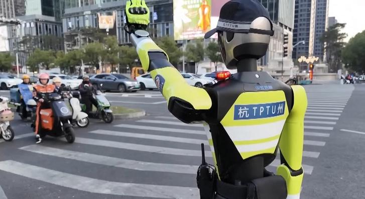 Robotrendőrök irányítják a forgalmat az ünnepi időszakban Kelet-Kínában