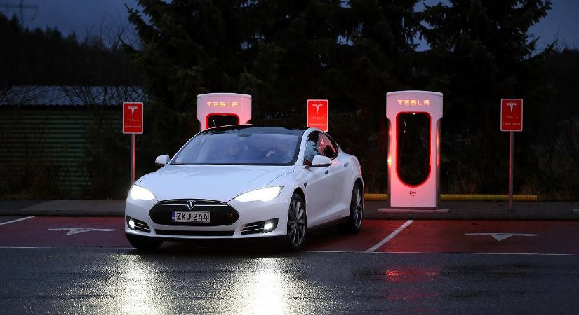 A magyar Tesla-tulajdonosok is megkapnak egy fontos funkciót