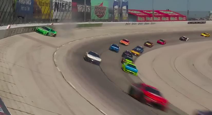 A NASCAR komoly büntetést rótt ki Preece-re, Busch azonban teljesen megúszta