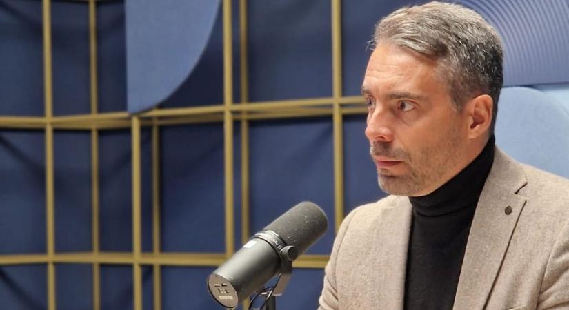 Lehullott a lepel, Vona Gábor is Magyar Péter lábához dörgölődzött