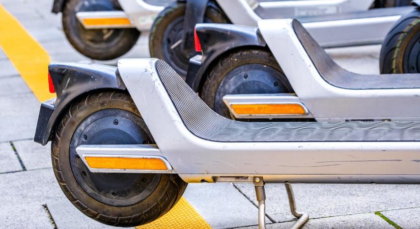 Több európai országban is bekeményítettek: akár ezer eurós bírságot is kaphatnak a szabálytalan e-rolleresek