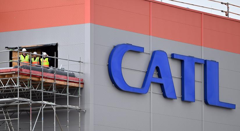 Zöld lé tört fel a csatornából a CATL akkumulátorgyárnál
