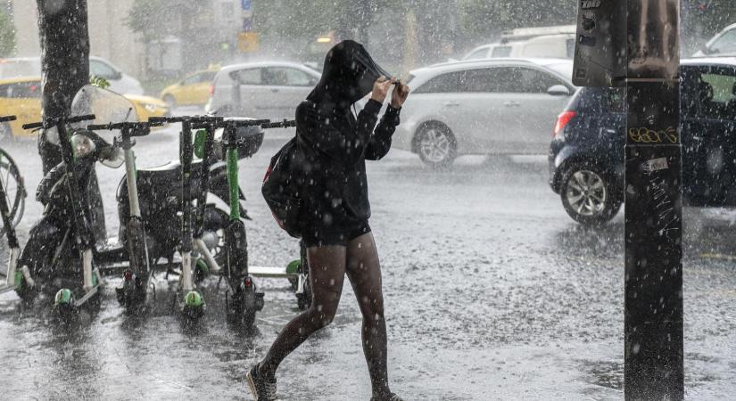 Erős széllel, néhol jégesővel érkeznek a zivatarok, kilenc megyére figyelmeztetést adtak ki