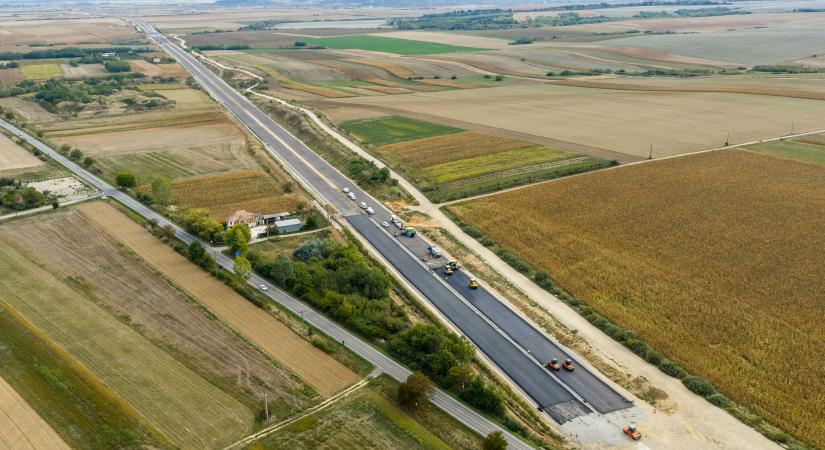 A 13 éve félbehagyott bihari autópálya példaértékű román-magyar együttműködésben épül meg