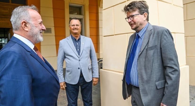 Így köszöntötték finnül Szekszárdot!