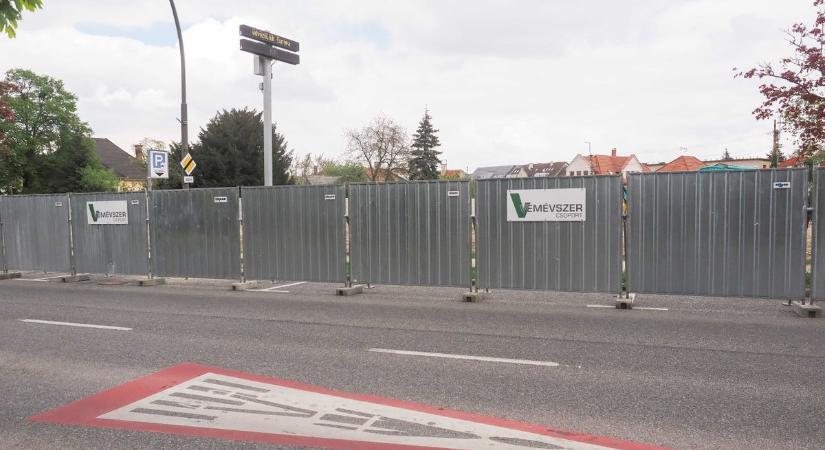 Bontás már nincs, lezárás van a Bajcsy utcában (galéria)