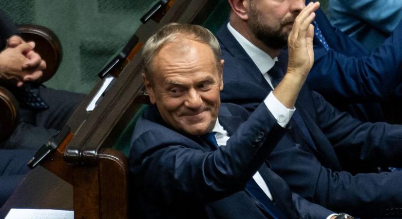 Tusk boldog lehet, irtózatos pénzt pumpálhat a lengyel fegyveriparba az oroszok ellen