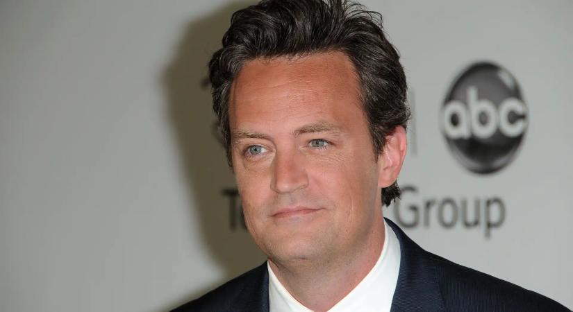 Matthew Perry öröksége: Árveréssel küzdenek a függőség megbélyegzése ellen