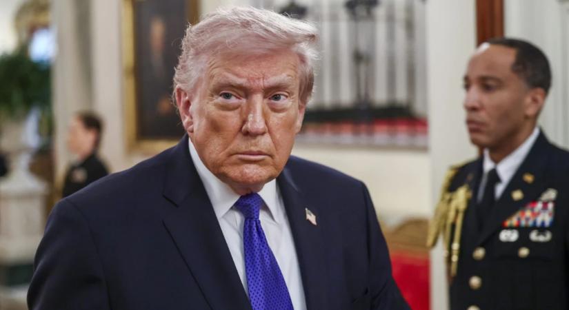 Trump bejelentette, hogy nem kísérgetik tovább a hajókat a Homruzi-szorosnál