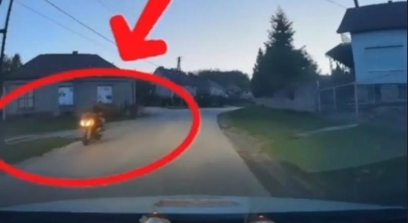 Falnak csapódott egy motoros a Bakonyban