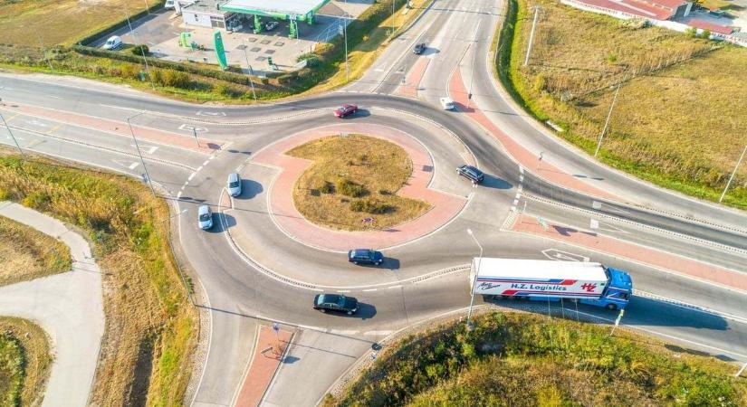 Gigaberuházás: Több milliárd forint érkezett Fejérbe, turbókörforgalom is épül!