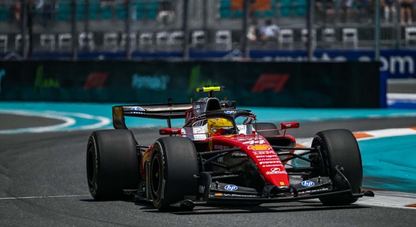 Hamilton vizsgálatot sürget a Ferrarinál: „Valamit másképp csinálnak”