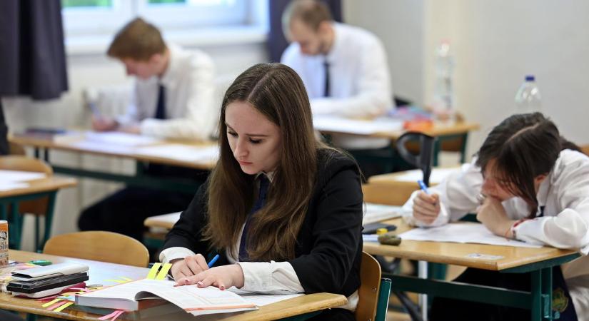 Történelemérettségi 2026: élő beszámolók, feladatok és minden tudnivaló egy helyen