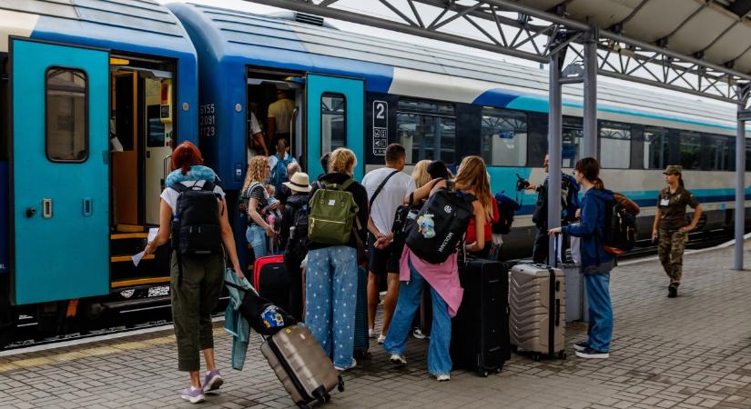 Óriási bajban a MÁV a nyári csúcsidőszak előtt: nincs elég szerelvény, káosz jöhet a járatokon?