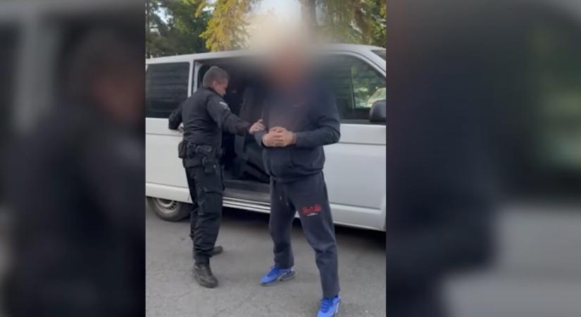 4 strómanra csaptak le a magyar rendőrök, majd hamar meglett a főnökük is – videó
