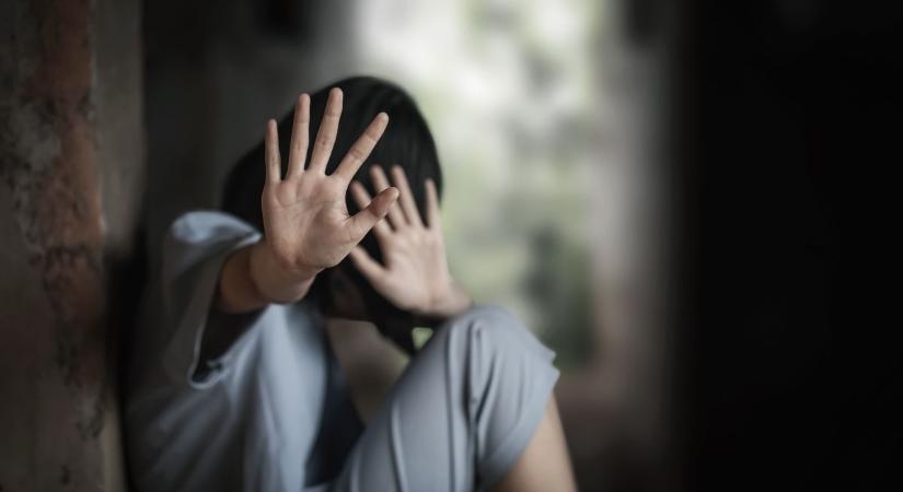 12 évre ítélték Győrben, súlyosbítanák a lányát zaklató férfi büntetését
