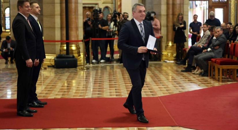 Lemondott a Nemzeti Agrárgazdasági Kamara elnöke, a parlamentben folytatja