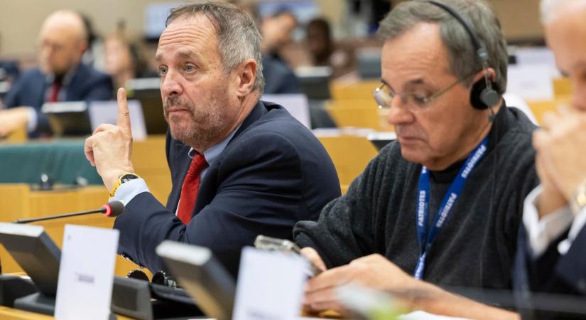 Gáncsoskodás a vízválság árnyékában: Hölvényi György bírálja az EP balliberális többségét
