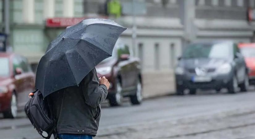 Csak ők ússzák meg: Furcsa riasztási térkép jött csütörtökre, 5 vármegyében nem lesz zivatar