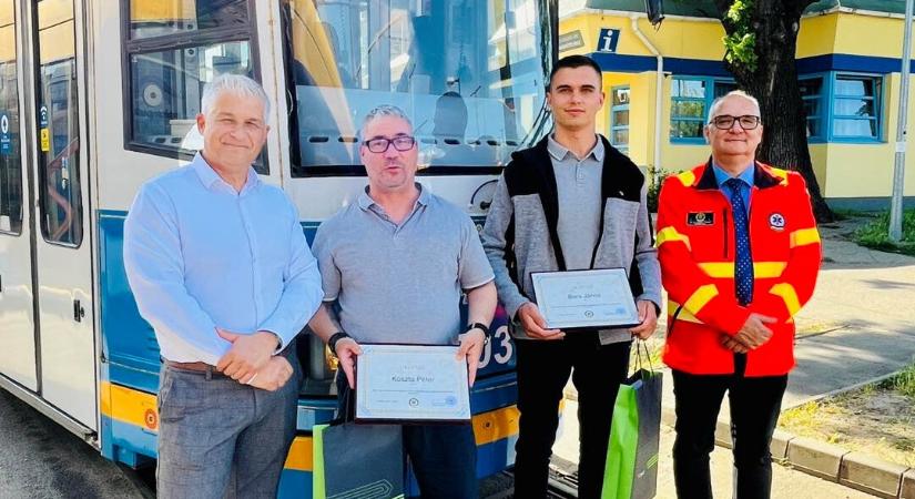 Villamosvezetők mentettek meg egy utast Debrecenben – A járaton állt meg a szíve