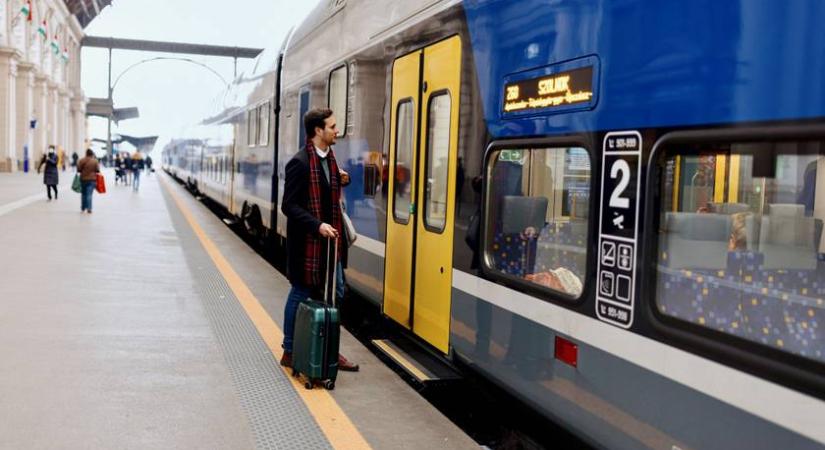 Durva hétvégére számíthat az, aki most vonatra ül: ezt javasolja nekik a MÁV