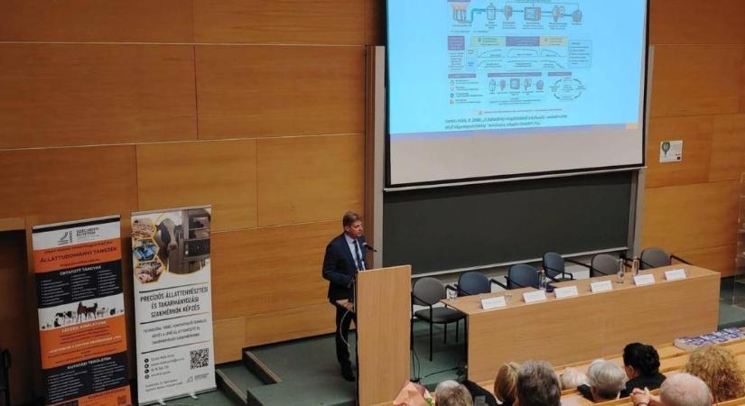 Ujhelyi Imrére, a precíziós alapú állattenyésztés első hazai hírnökére emlékeztek Mosonmagyaróváron
