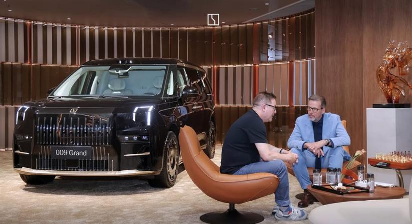 1400 lóerős executive egyterűvel sokkolt a Geely prémiummárkája, a Zeekr, Pekingben