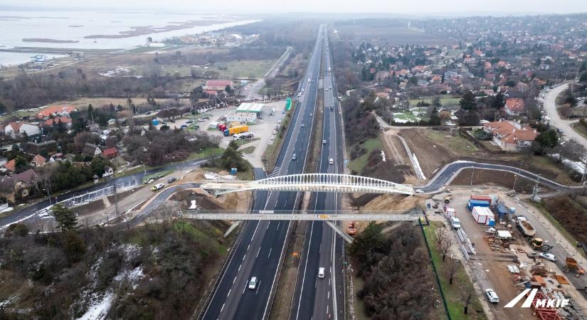 Fontos változás az M7-esen: megnyílt az új híd, jönnek az éjszakai lezárások