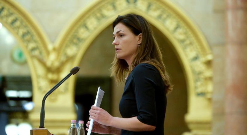A miniszteri székből a stúdióba: podcastot vezet Varga Judit