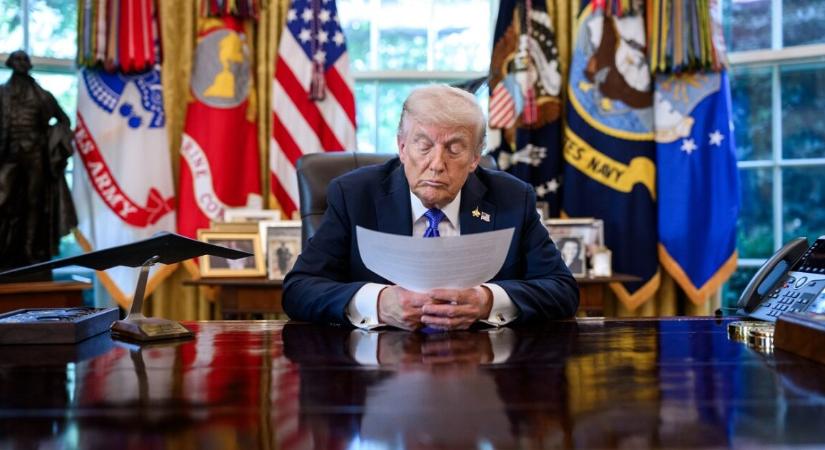 Donald Trump közölte, Iránnak már hajói sincsenek, az összeset kiiktatták