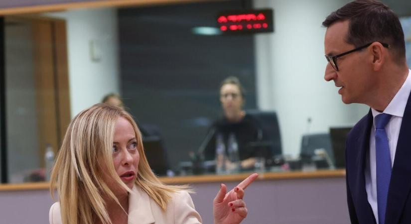 Pikáns kép készült Giorgia Meloniról, saját maga is megosztotta