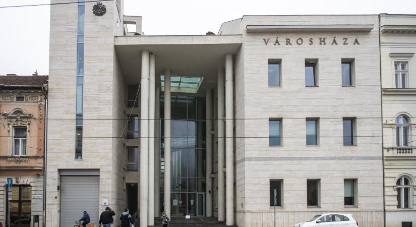 „Észak-Korea vagy itt az ötvenes évek” – Büntetéssel fenyegette meg a miskolci városháza jegyzője azokat, akik szóvá tették, hogy elmaradt az ígért béremelés