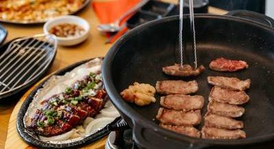 4 tűzről pattant budapesti hely, ahol a füstös BBQ-n és a grillkonyhán van a fókusz