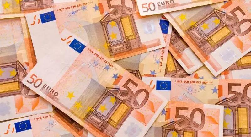 Robbantott a forint: 360 alá erősödött az euróval szemben