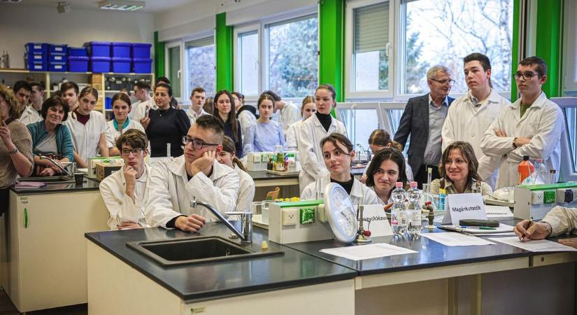 Baranyai diákok csapnak össze a jubileumi Niels Bohr Fizika és Kémia Versenyen