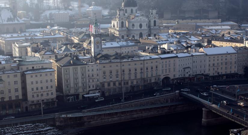 Ez az osztrák város kitiltja a turisták autóit az óvárosából