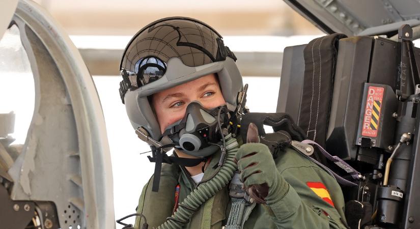 Így készül a trónra Leonor: vadászgéppel repült a spanyol hercegnő