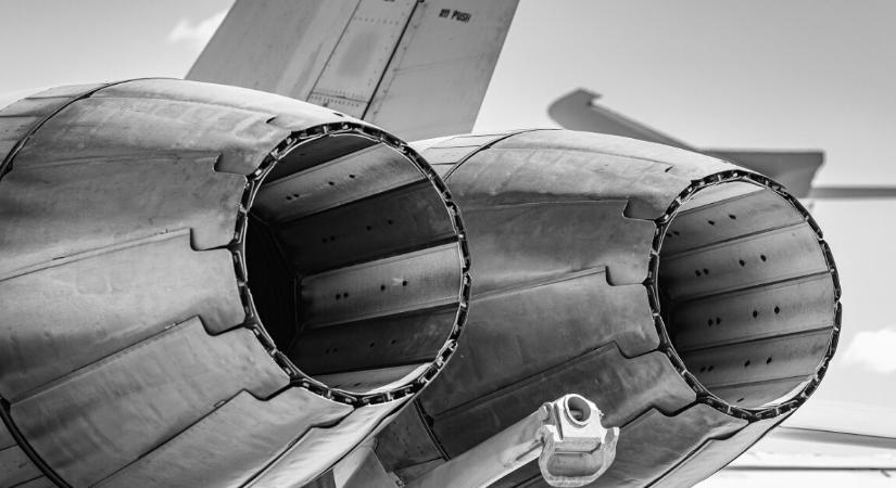 Több száz vadászgép, helikopter és drón jelent meg Irán közelében