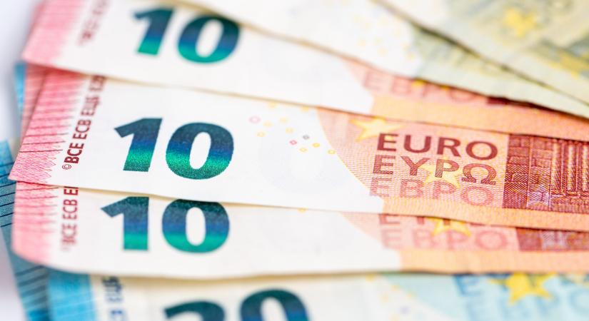 Áttörte a 360-as határt a forint