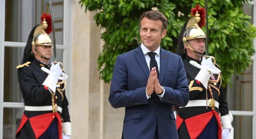 Macront így még biztos nem látta! Olyat művelt a francia elnök, hogy felrobbant tőle a net – videó