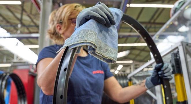 A törlőkendő visszatér: ipari törlőkendők teljes körű szolgálatással
